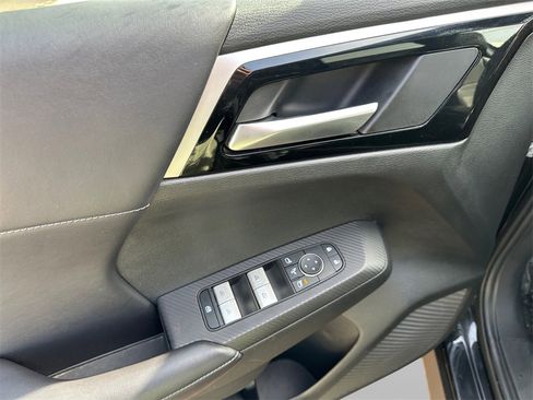 Used 2024 Mitsubishi Outlander SE image 14