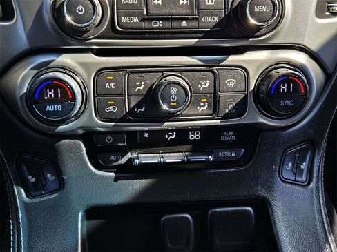 Used 2017 Chevrolet Suburban LT image 16