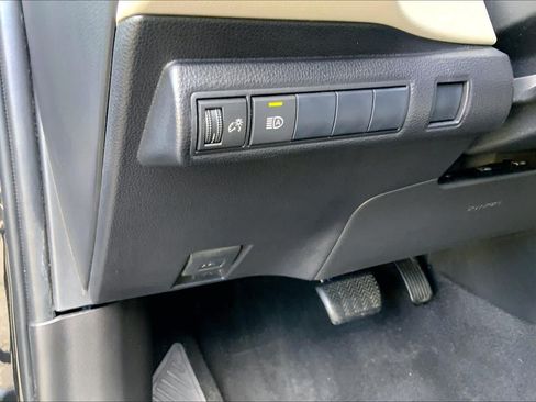 Used 2021 Toyota Corolla LE FWD image 37