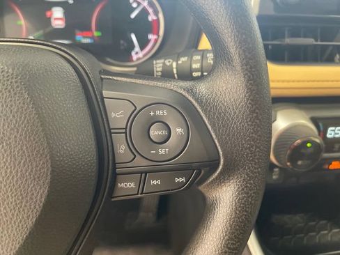 Used 2025 Toyota RAV4 XLE w/ Convenience Package FWD image 9