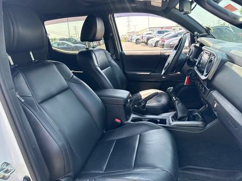 Used 2019 Toyota Tacoma TRD Off-Road w/ TRD Premium Off Road Package AWD/4WD image 13