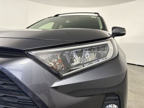 Used 2020 Toyota RAV4 XLE Premium image 11