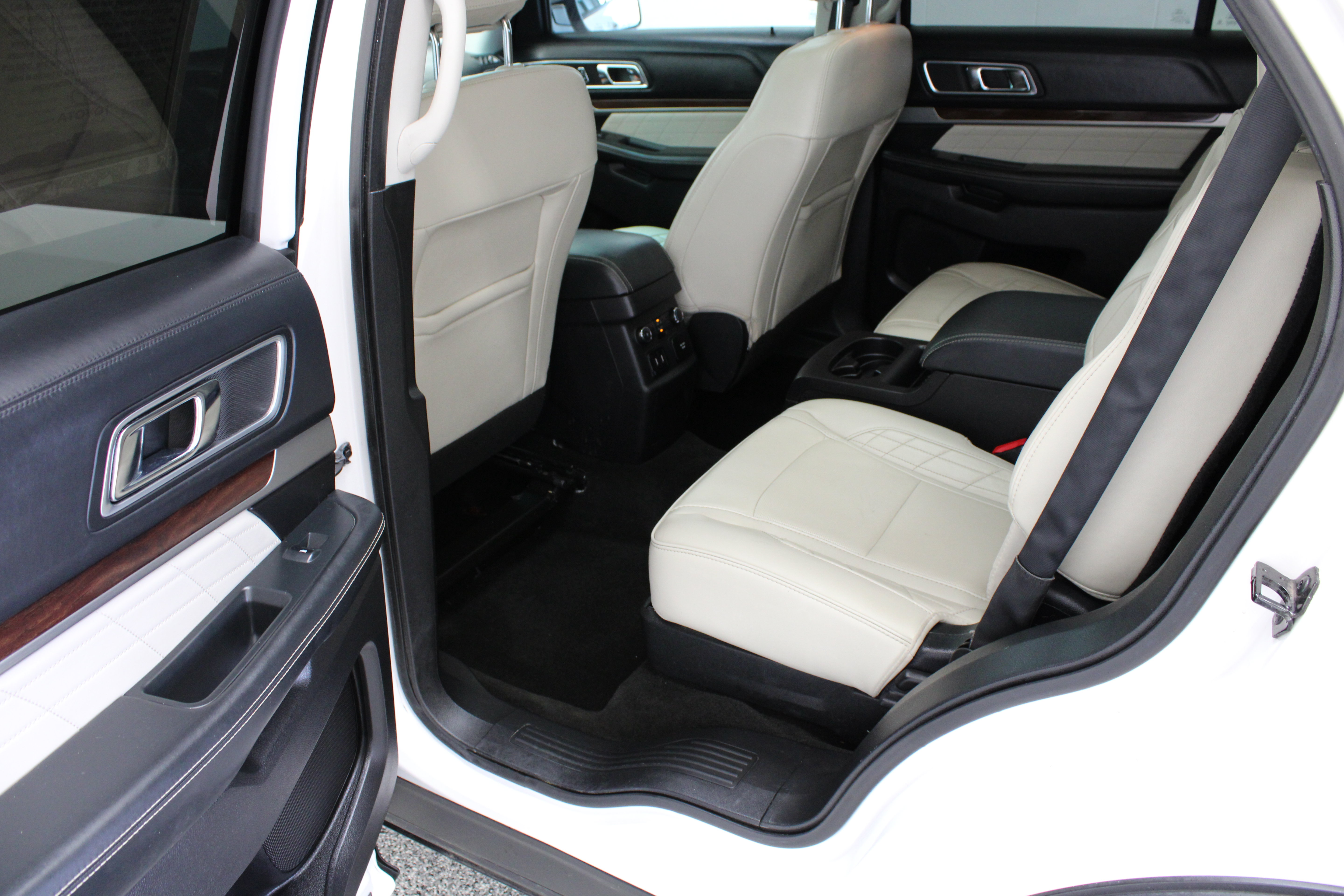 Used 2017 Ford Explorer Platinum AWD/4WD image 30