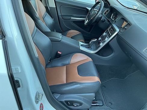 Used 2017 Volvo V60 T5 Cross Country w/ Climate Package image 23