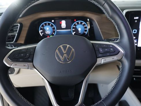 Certified 2026 Volkswagen Atlas SE FWD image 11