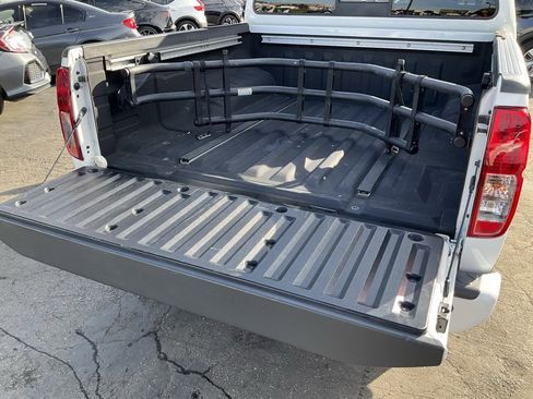 Used 2021 Nissan Frontier SV w/ Midnight Edition Floor Mats image 8