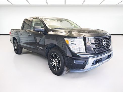 Used 2023 Nissan Titan SV image 3