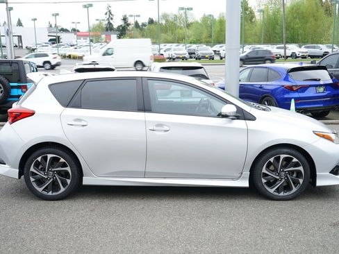 Used 2017 Toyota Corolla iM image 6