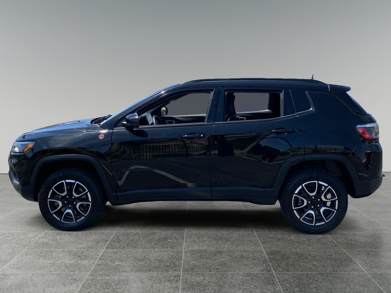 Used 2024 Jeep Compass Trailhawk AWD/4WD image 2