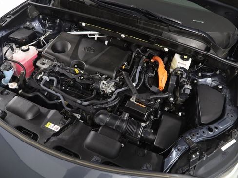 Used 2023 Toyota Venza XLE image 19