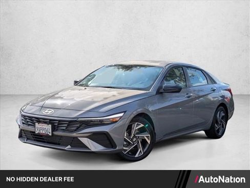 Certified 2025 Hyundai Elantra Sport FWD image 1