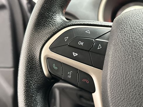 Used 2015 Jeep Cherokee Sport image 24