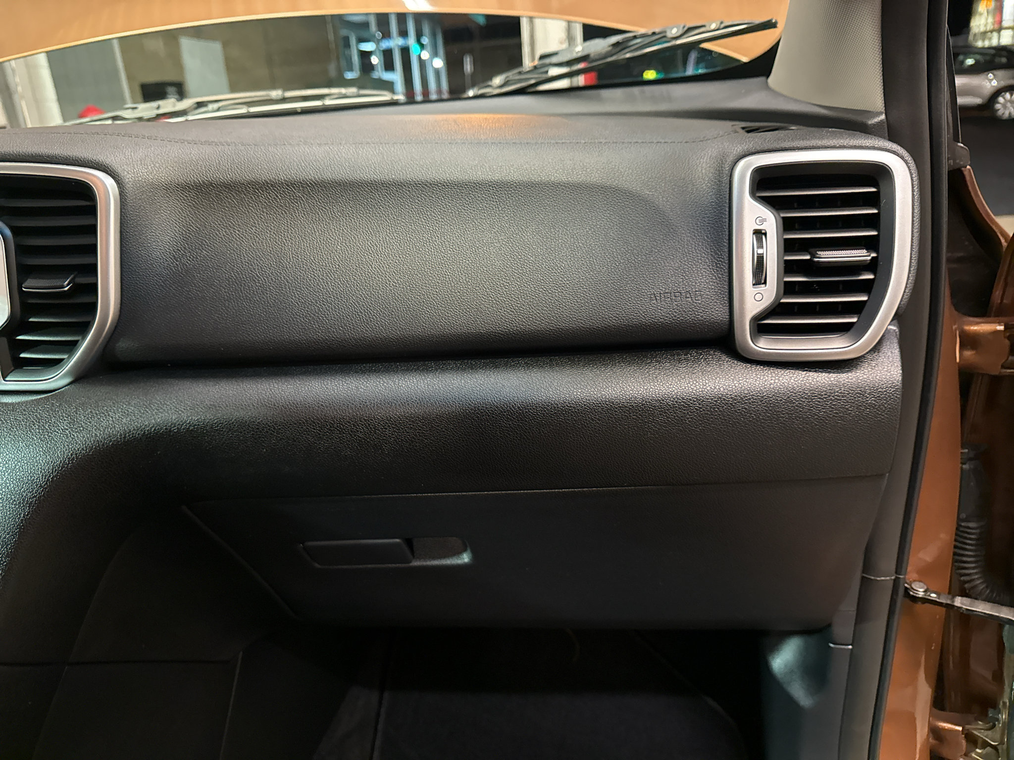Used 2018 Kia Sportage LX w/ LX Technology Package FWD image 24