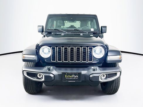 Used 2025 Jeep Wrangler Sahara image 2