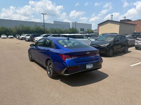 Used 2026 Hyundai Elantra Limited FWD image 3