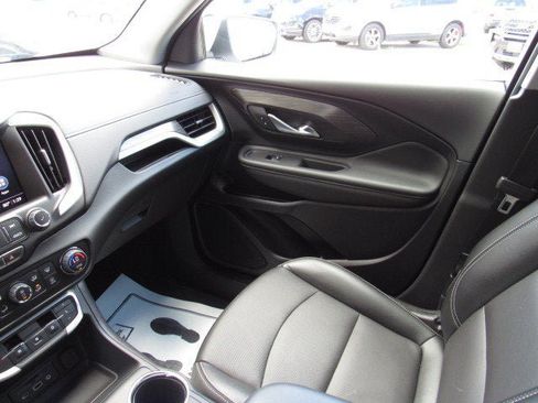 Used 2024 GMC Terrain SLT AWD/4WD image 21