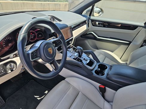 Certified 2023 Porsche Cayenne Platinum Edition AWD/4WD image 4