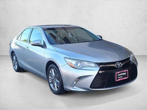 Used 2016 Toyota Camry SE image 3