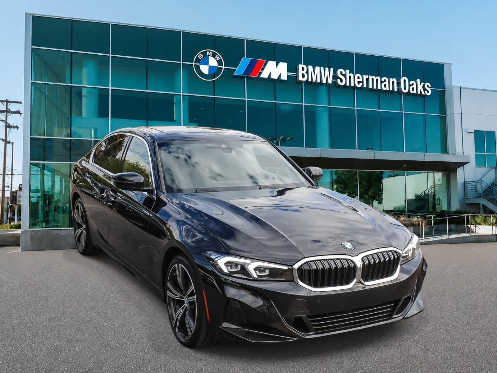 Used 2024 BMW 330i Sedan w/ Convenience Package RWD image 3