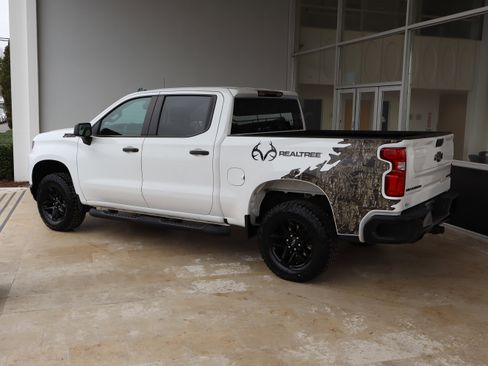 Used 2022 Chevrolet Silverado 1500 Custom Trail Boss w/ Realtree Special Edition image 8