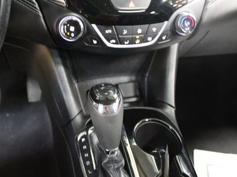 Used 2019 Chevrolet Cruze Premier FWD image 20