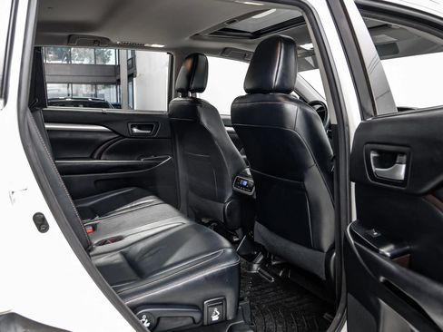 Used 2016 Toyota Highlander XLE FWD image 35