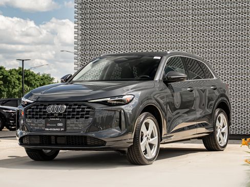 Certified 2025 Audi Q5 Premium w/ Premium Plus AWD/4WD image 7