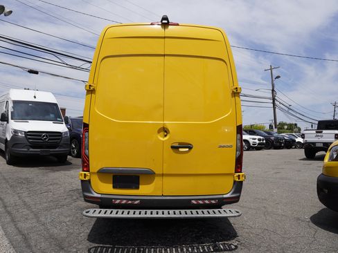 Used 2021 Mercedes-Benz Sprinter 2500 image 6