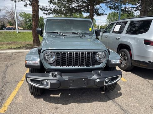 Used 2024 Jeep Gladiator Sport AWD/4WD image 4