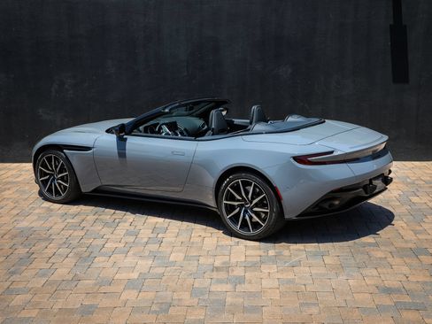 Used 2022 Aston Martin DB11 Volante RWD image 5