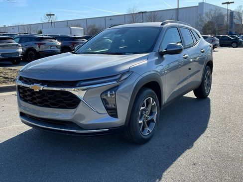 New 2026 Chevrolet Trax LT w/ Driver Confidence Package image 3