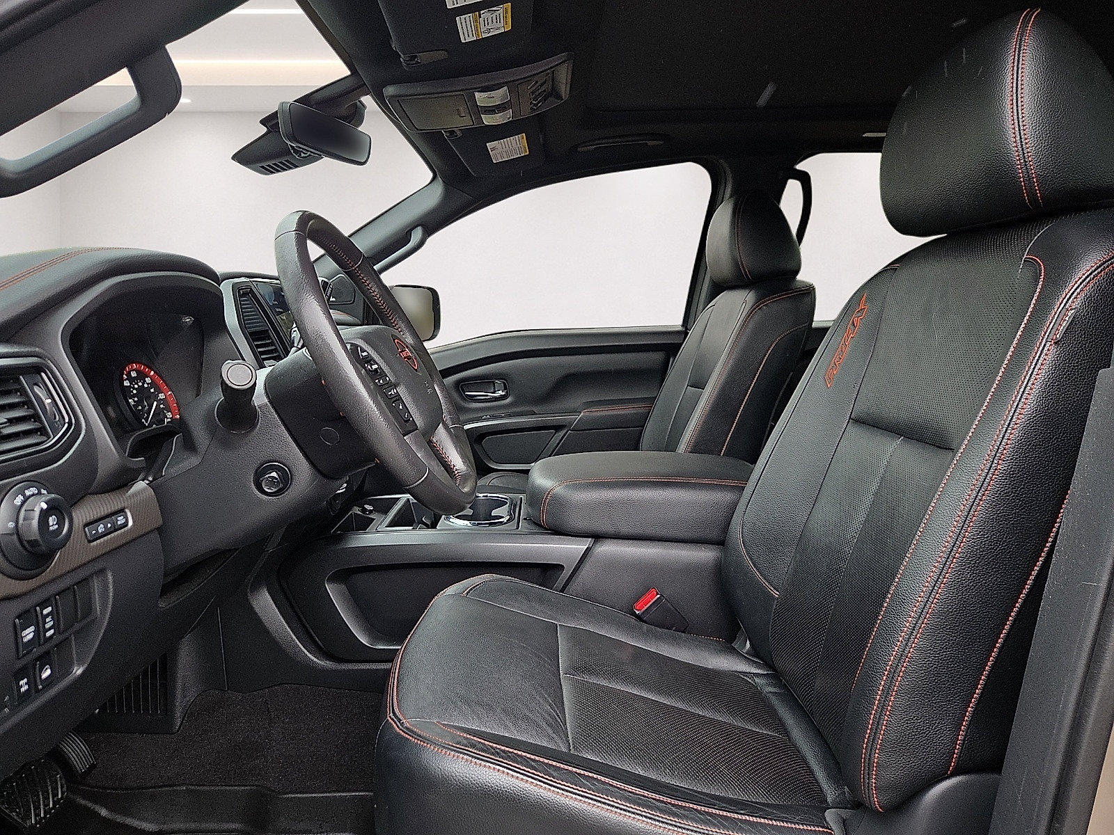 Used 2023 Nissan Titan PRO-4X w/ Pro-4x Convenience Package AWD/4WD image 14