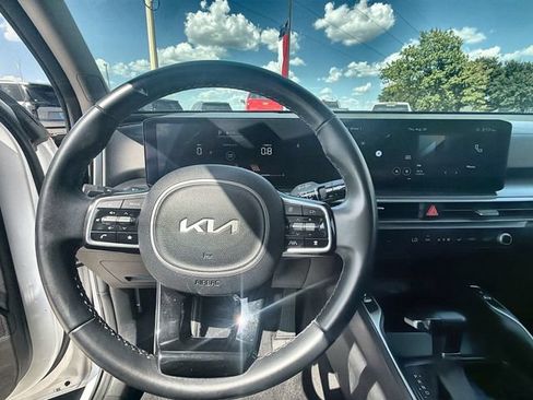 Used 2024 Kia Sorento S AWD/4WD image 11