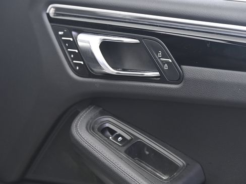 Certified 2023 Porsche Macan S AWD/4WD image 21