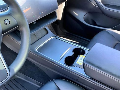 Used 2021 Tesla Model Y Performance image 17