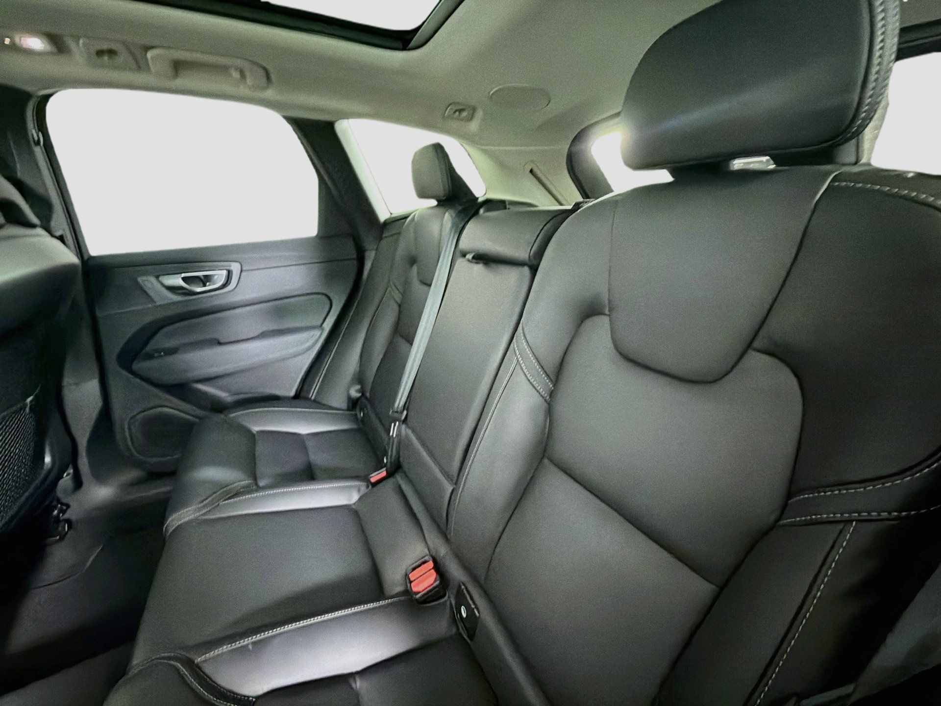 Certified 2026 Volvo XC60 B5 Ultra AWD/4WD image 26