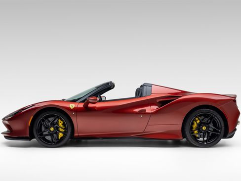 Certified 2022 Ferrari F8 Tributo RWD image 3