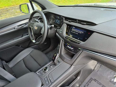 New 2025 Cadillac XT6 Luxury image 12