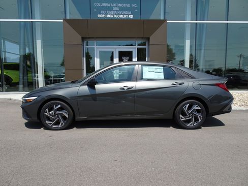 New 2025 Hyundai Elantra SEL FWD image 2