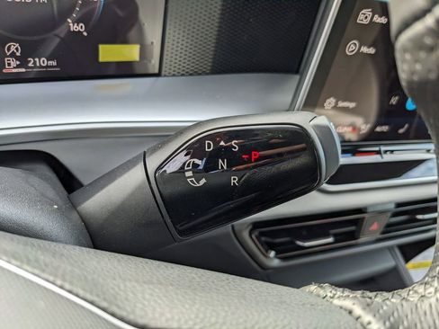 New 2026 Volkswagen Tiguan SE R-Line image 26