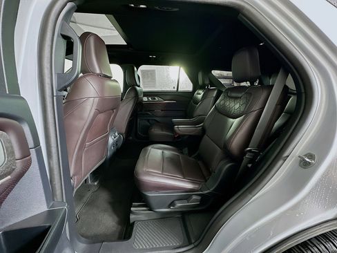 Used 2025 Ford Explorer Platinum w/ LUX Leather Package AWD/4WD image 30