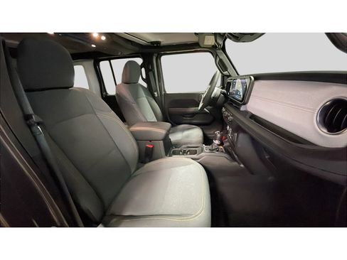 Used 2025 Jeep Wrangler Unlimited Sahara AWD/4WD image 17