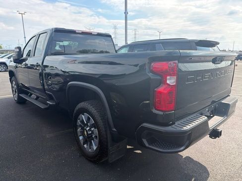 Used 2022 Chevrolet Silverado 2500 Custom w/ Custom Convenience Package AWD/4WD image 3