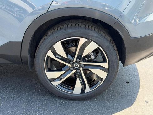 Certified 2023 Volvo XC40 B5 Plus w/ Driver Assist Package AWD/4WD image 8