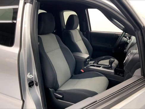 Used 2022 Toyota Tacoma TRD Off-Road image 11