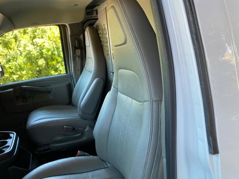 Used 2021 Chevrolet Express 2500 w/ Driver Convenience Package RWD image 27