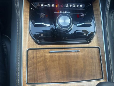 Used 2024 Jeep Grand Wagoneer L Series III AWD/4WD image 26