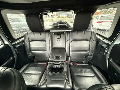 Used 2018 Jeep Wrangler Unlimited Sahara w/ Uconnect 4C Nav & Sound Group image 32