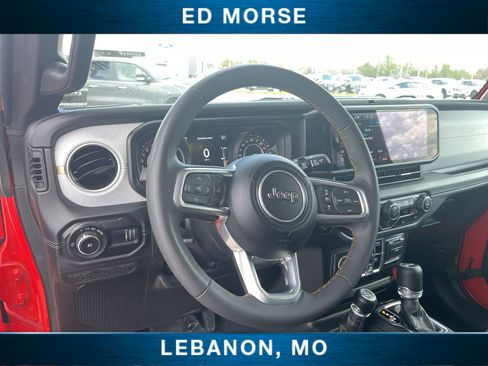 Used 2025 Jeep Wrangler Unlimited Sahara AWD/4WD image 32