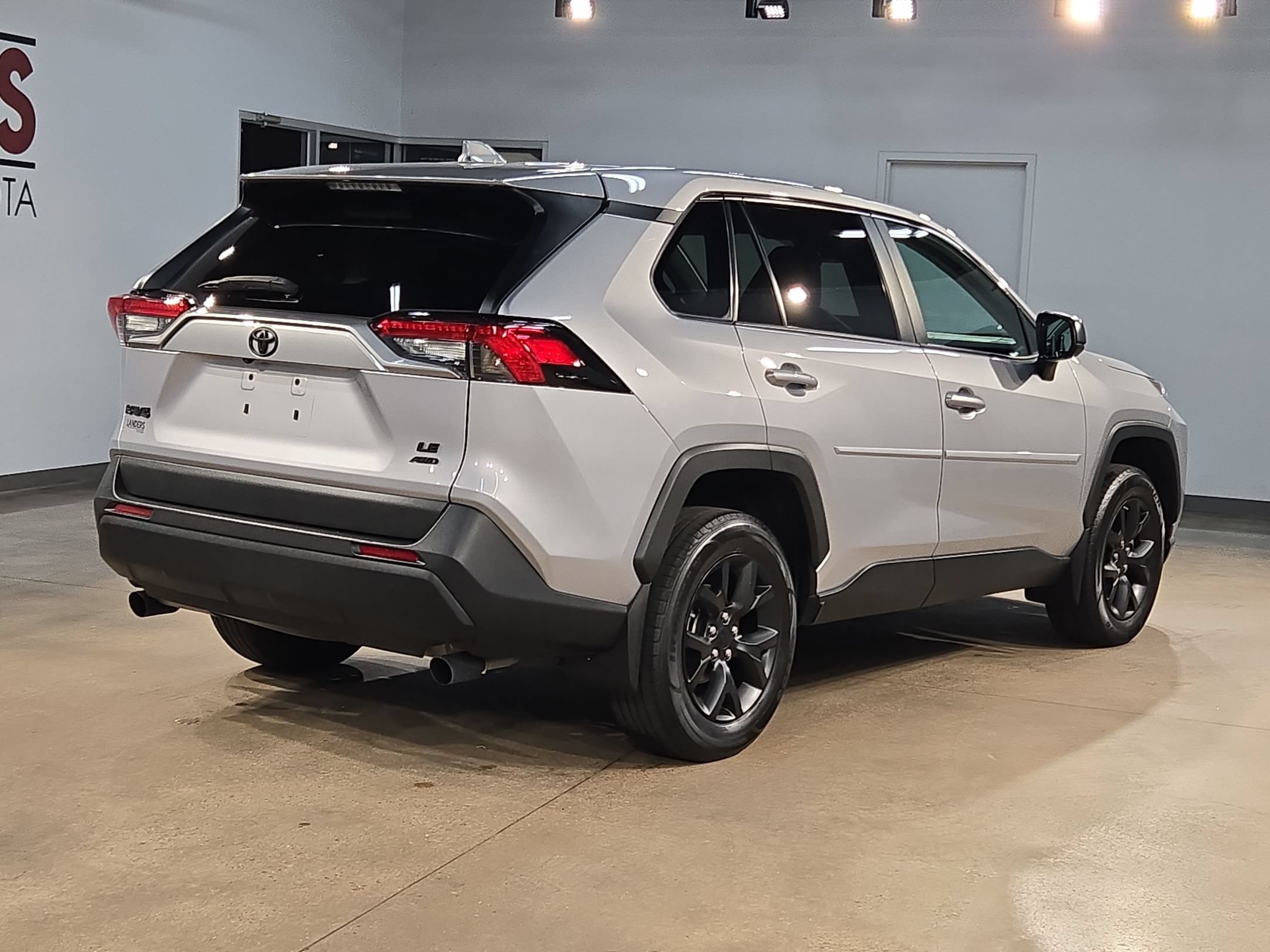Used 2023 Toyota RAV4 LE AWD/4WD image 7